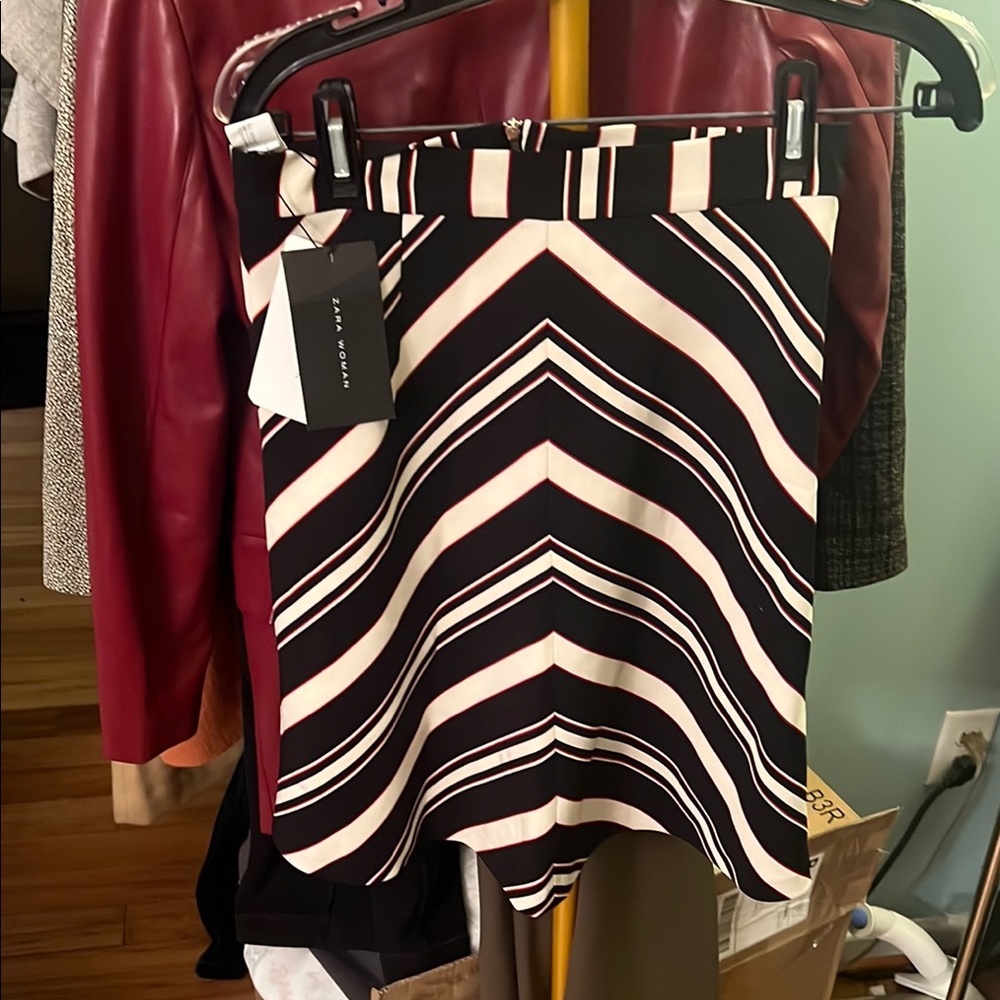 Zara Black and White Mini Pencil Skirt